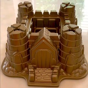 Williams Sonoma NordicWare Castle Bundt Pan